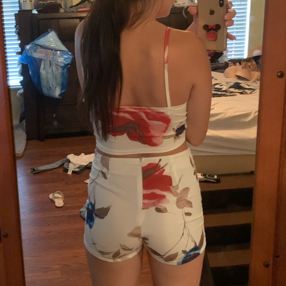 Top and short set - Picture 2 of 2